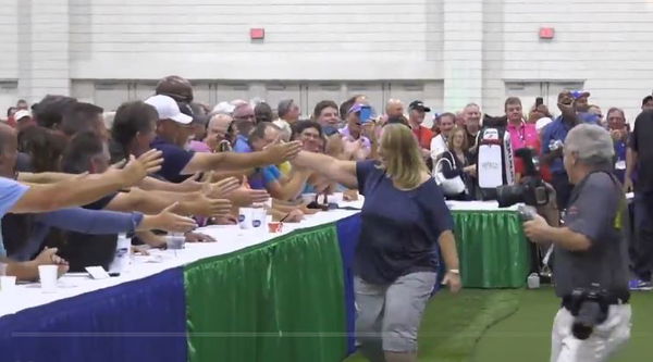 WATCH: Woman wins $25,000 after draining 100ft putt